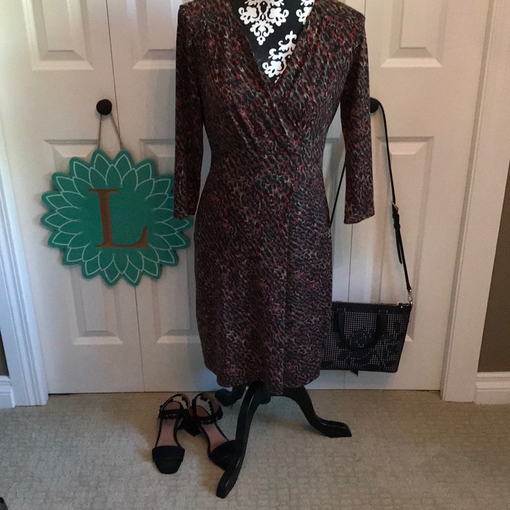 Gorgeous v neckline classic style dress